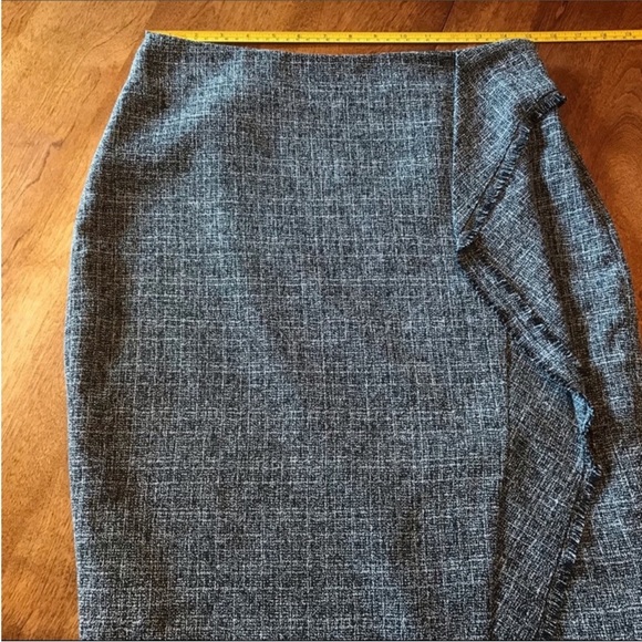 The Limited Skirt ⭐️5/$25⭐️ - Picture 8 of 10